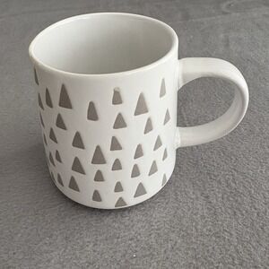 Thyme & Table Triangle Mug White Gray Triangles Coffee Mug Stoneware Minimalist